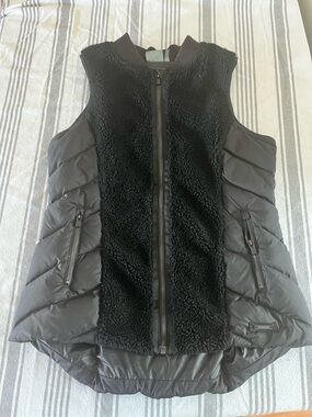 Athleta Black Quilted Puffer Vest With Sherpa Detail and Pockets